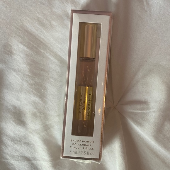 VICTORIA’S SECRET - Picture 1 of 2